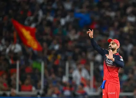 IPL: वो 5 खिलाड़ी, जिन्होंने लपके 100 से ज्यादा कैच IPL: वो 5 खिलाड़ी, जिन्होंने लपके 100 से ज्यादा कैच