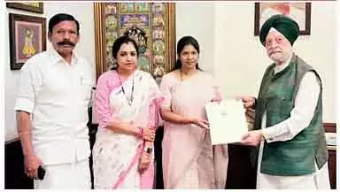 खाड़ी देशों में फंसे तमिलों को बचाने के लिए कदम उठाए जाएं: CM का प्रधानमंत्री मोदी को पत्र खाड़ी देशों में फंसे तमिलों को बचाने के लिए कदम उठाए जाएं: CM का प्रधानमंत्री मोदी को पत्र