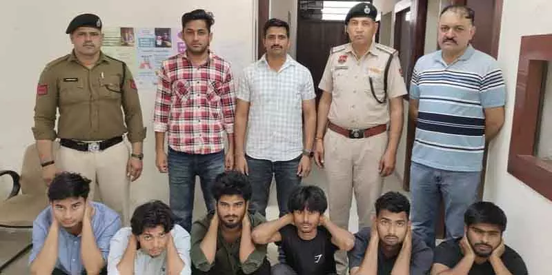 क्रेडिट कार्ड स्कैम: Sirsa के रिटायर्ड बैंक कर्मचारी से 4.9 लाख की ठगी, छह गिरफ्तार क्रेडिट कार्ड स्कैम: Sirsa के रिटायर्ड बैंक कर्मचारी से 4.9 लाख की ठगी, छह गिरफ्तार