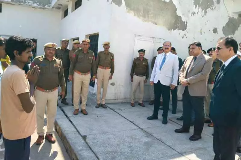 हाईकोर्ट के जज ने Jhajjar जेल का निरीक्षण किया, वकीलों से बातचीत की हाईकोर्ट के जज ने Jhajjar जेल का निरीक्षण किया, वकीलों से बातचीत की