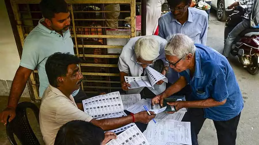 West Bengal विधानसभा चुनाव दो चरणों में होने की संभावना: चुनाव आयोग अधिकारी West Bengal विधानसभा चुनाव दो चरणों में होने की संभावना: चुनाव आयोग अधिकारी