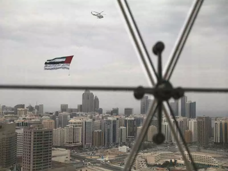 UAE एयर डिफेंस ने मिसाइल खतरे पर जवाब दिया, लोगों को सुरक्षित स्थानों पर रहने की सलाह UAE एयर डिफेंस ने मिसाइल खतरे पर जवाब दिया, लोगों को सुरक्षित स्थानों पर रहने की सलाह