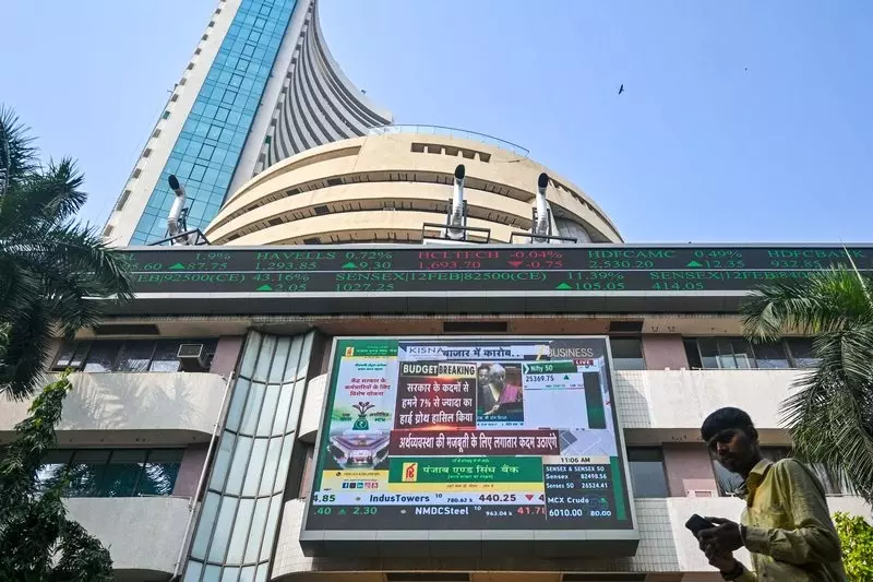 ब्रेंट क्रूड के 100 डॉलर के पार जाने से सेंसेक्स और निफ्टी में 1% से ज़्यादा की गिरावट ब्रेंट क्रूड के 100 डॉलर के पार जाने से सेंसेक्स और निफ्टी में 1% से ज़्यादा की गिरावट