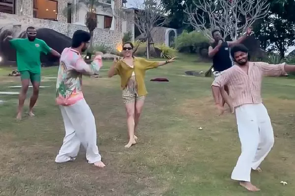 Anand Deverakonda ने साझा किया रश्मिका मंदाना के साथ पहला डांस वीडियो Anand Deverakonda ने साझा किया रश्मिका मंदाना के साथ पहला डांस वीडियो