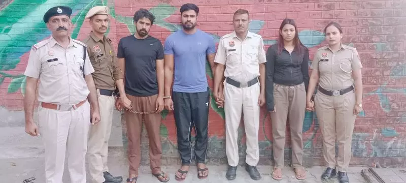 Haryana : लैब टेक्नीशियन को आपत्तिजनक वीडियो से ब्लैकमेल करने के आरोप में 3 गिरफ्तार Haryana : लैब टेक्नीशियन को आपत्तिजनक वीडियो से ब्लैकमेल करने के आरोप में 3 गिरफ्तार