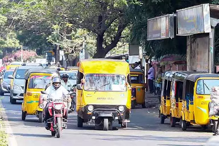 CHENNAI: पश्चिम एशिया संकट से शहर की सड़कें प्रभावित, ईंधन की कमी से ऑटो की सवारी ठप CHENNAI: पश्चिम एशिया संकट से शहर की सड़कें प्रभावित, ईंधन की कमी से ऑटो की सवारी ठप