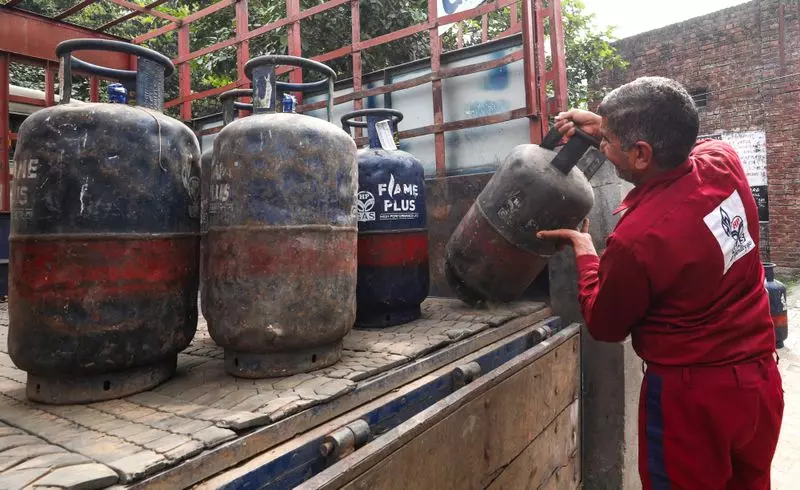 हरियाणा सरकार ने घरेलू LPG के गलत इस्तेमाल को रोकने के लिए सख्त जांच के आदेश दिए हरियाणा सरकार ने घरेलू LPG के गलत इस्तेमाल को रोकने के लिए सख्त जांच के आदेश दिए
