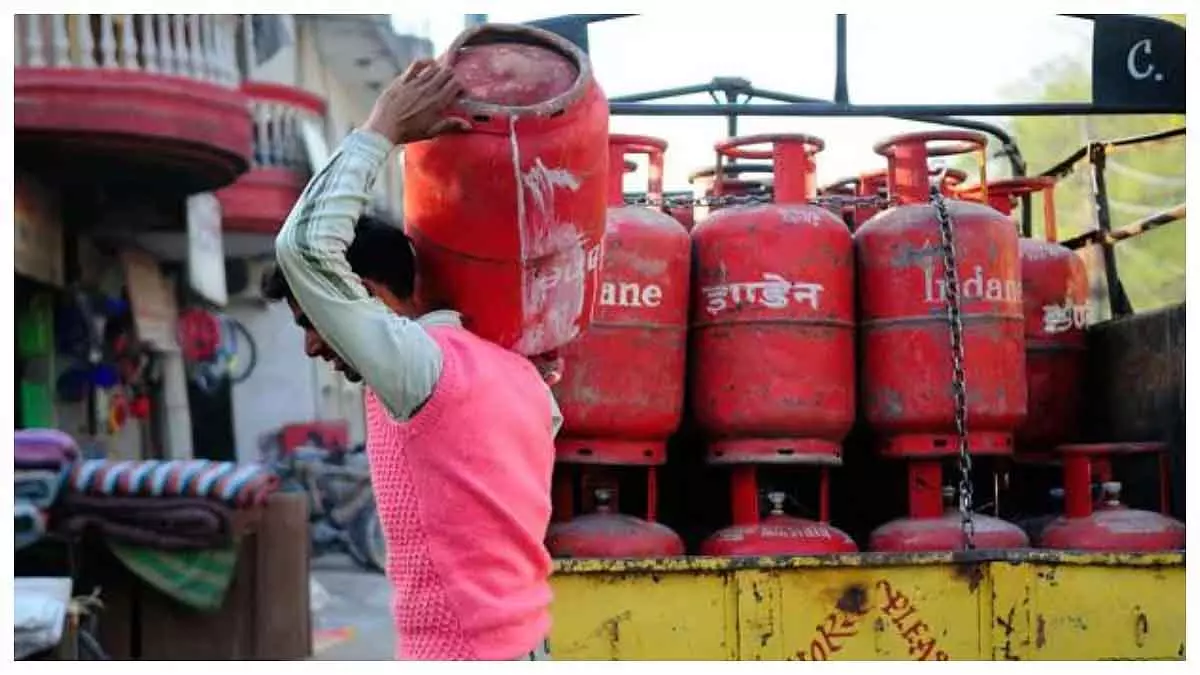 मुंबई में LPG की कमी से परेशानी; कांग्रेस 13 और 14 मार्च को पूरे शहर में विरोध प्रदर्शन करेगी मुंबई में LPG की कमी से परेशानी; कांग्रेस 13 और 14 मार्च को पूरे शहर में विरोध प्रदर्शन करेगी