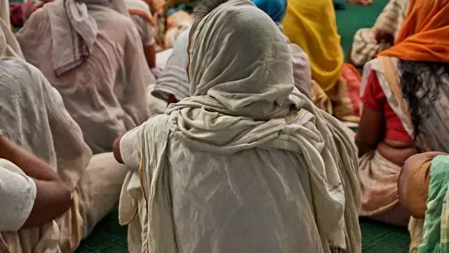 Odisha ने इमरजेंसी में बंद कैदियों के जीवनसाथियों के लिए 10,000 रुपये हर महीने की मदद को मंज़ूरी दी Odisha ने इमरजेंसी में बंद कैदियों के जीवनसाथियों के लिए 10,000 रुपये हर महीने की मदद को मंज़ूरी दी