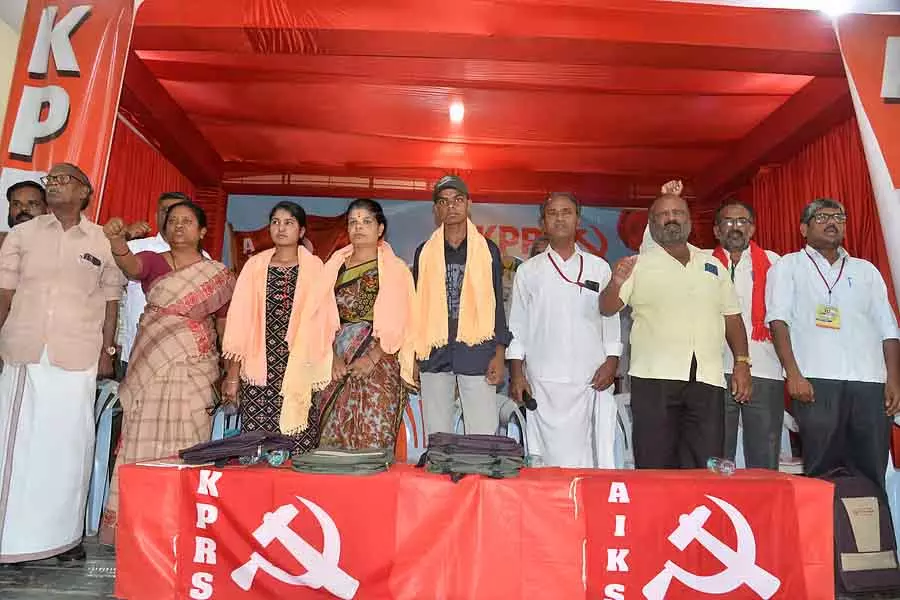 Karnataka : सिंचाई की मांग, वन विभाग की कार्रवाई की निंदा Karnataka : सिंचाई की मांग, वन विभाग की कार्रवाई की निंदा