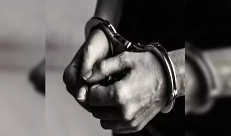 पुलिस ने दो साल से फरार मुख्य आरोपी पप्पू पेजर को एयरपोर्ट से किया गिरफ्तार पुलिस ने दो साल से फरार मुख्य आरोपी पप्पू पेजर को एयरपोर्ट से किया गिरफ्तार