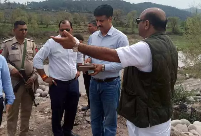 Deputy CM ने नदी तल खनन उल्लंघन के खिलाफ सख्त कार्रवाई की Deputy CM ने नदी तल खनन उल्लंघन के खिलाफ सख्त कार्रवाई की