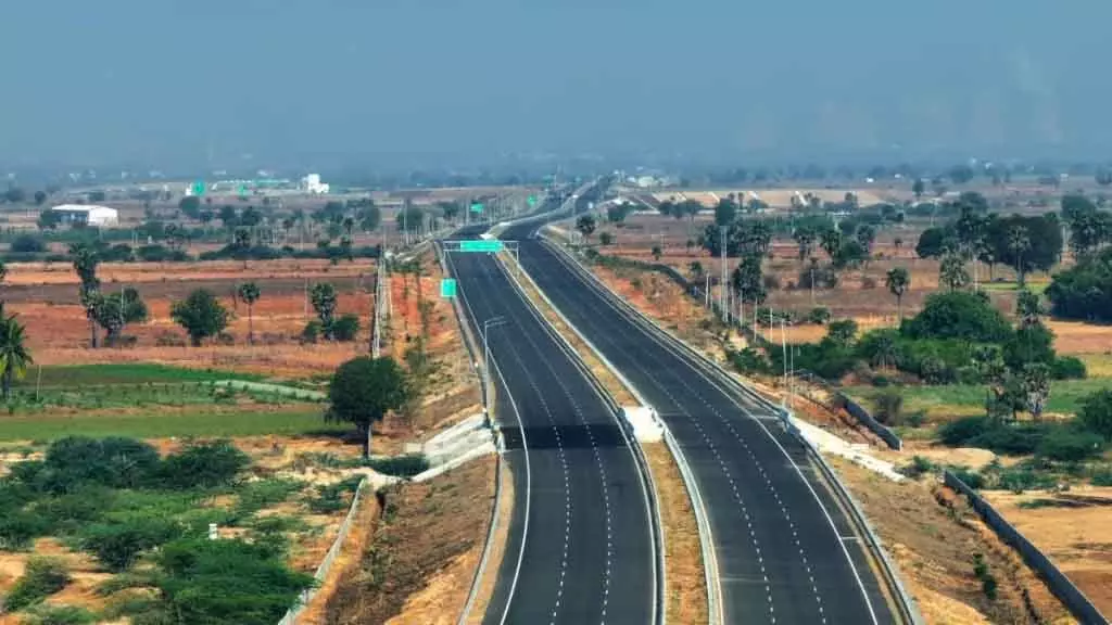केंद्र सरकार Chennai -Delhi के बीच नए हाईवे कॉरिडोर की योजना बना रही केंद्र सरकार Chennai -Delhi के बीच नए हाईवे कॉरिडोर की योजना बना रही
