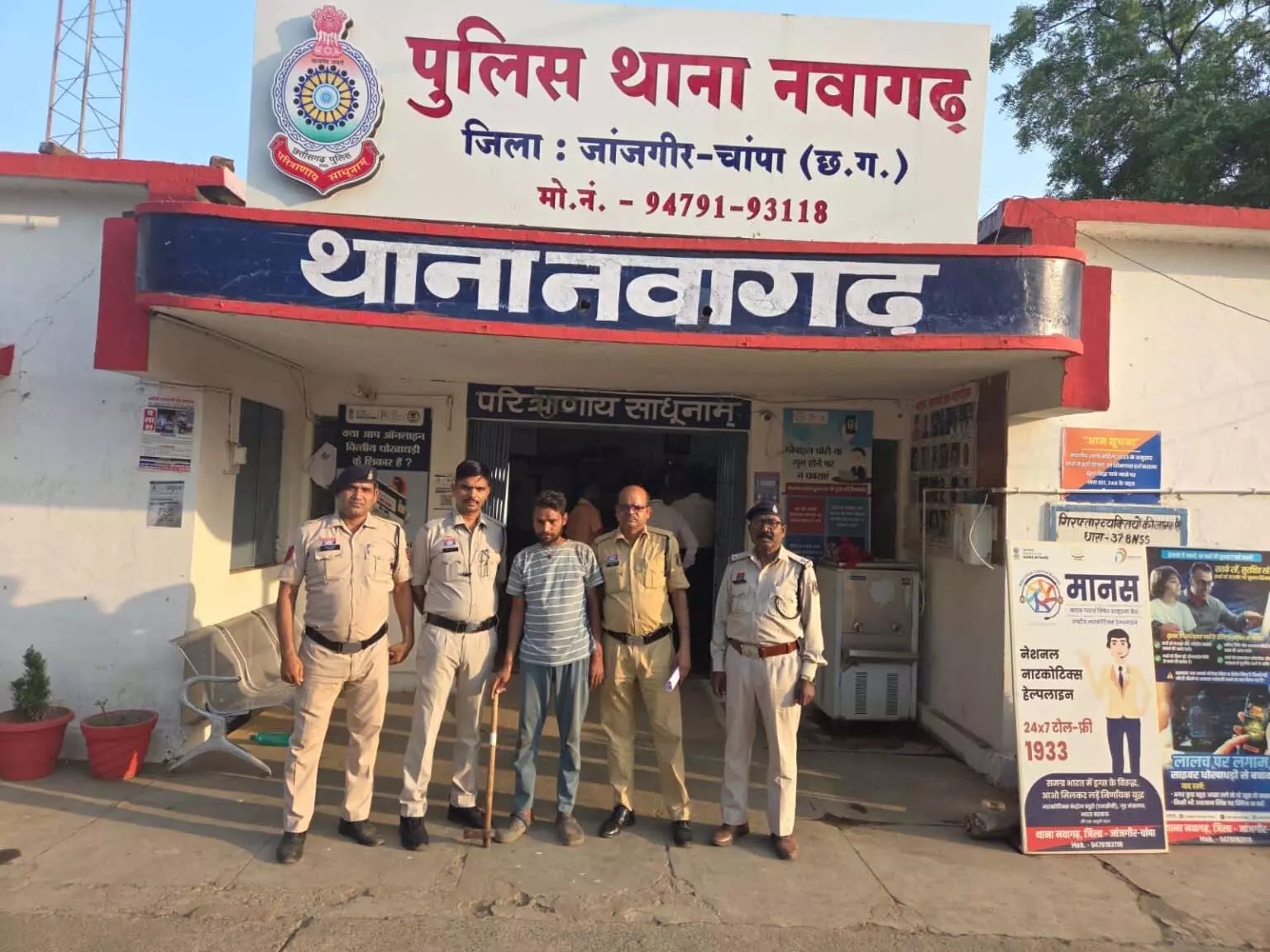 बेटे ने मां पर टांगी से किया जानलेवा हमला, आरोपी गिरफ्तार बेटे ने मां पर टांगी से किया जानलेवा हमला, आरोपी गिरफ्तार
