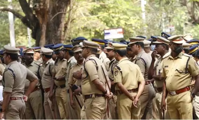 पुलिस स्टेशन पर हमला; 15 CPM कार्यकर्ताओं के खिलाफ केस दर्ज पुलिस स्टेशन पर हमला; 15 CPM कार्यकर्ताओं के खिलाफ केस दर्ज