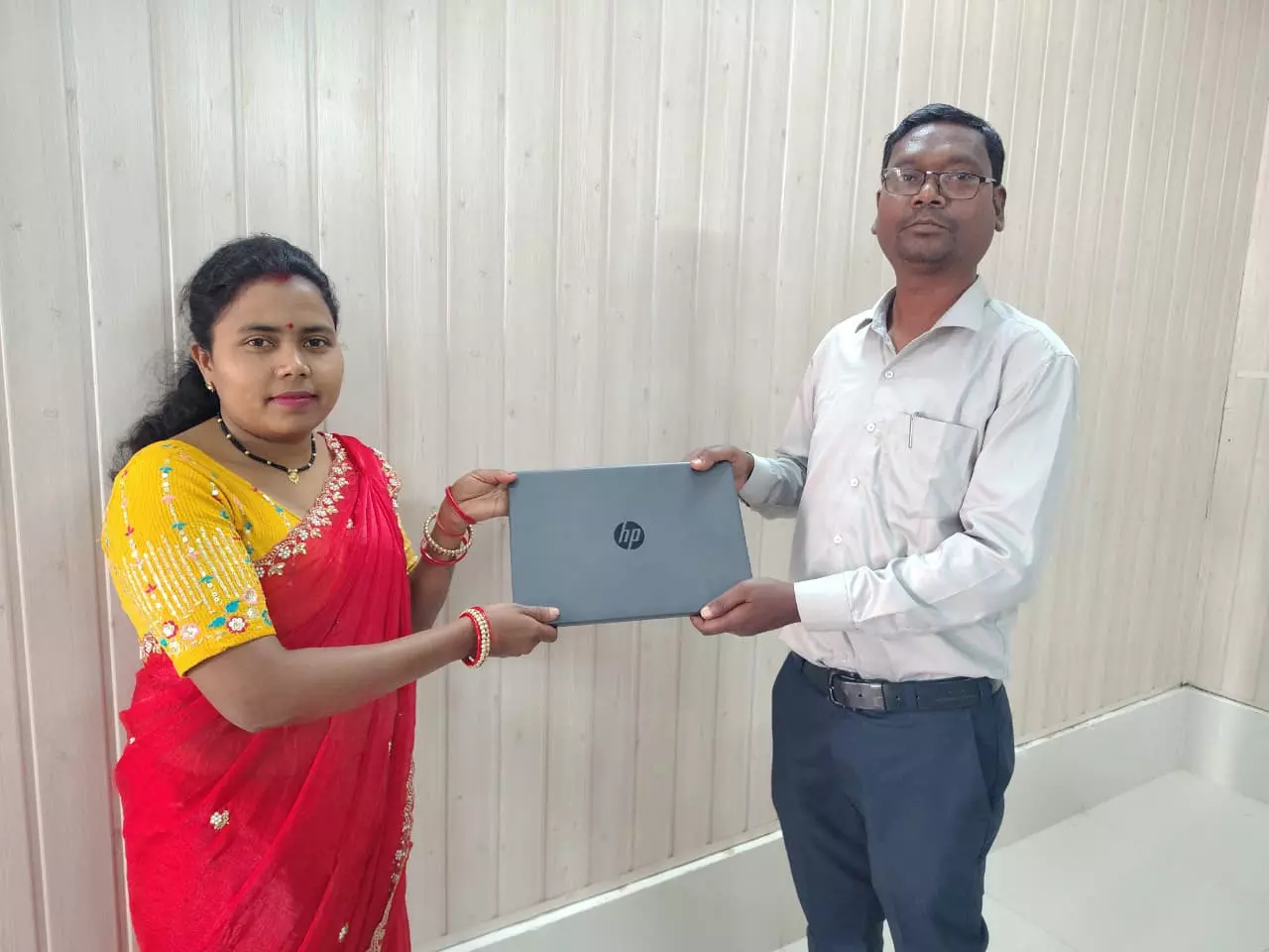 आधार से जुड़ी सेवाएं उपलब्ध करा आत्मनिर्भर बनी संगीता सिंह आधार से जुड़ी सेवाएं उपलब्ध करा आत्मनिर्भर बनी संगीता सिंह