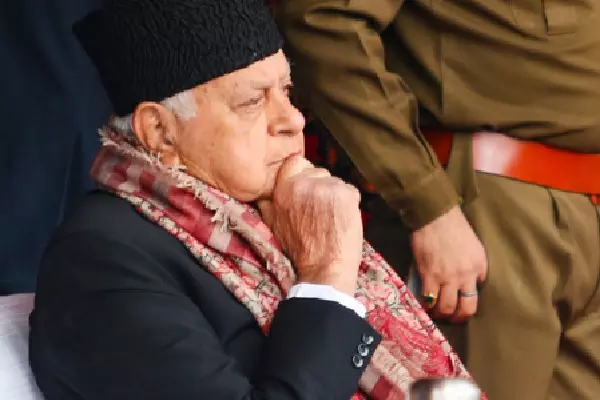 Jammu में फारूक अब्दुल्ला और डिप्टी CM कार्यक्रम में फायरिंग, संदिग्ध गिरफ्तार Jammu में फारूक अब्दुल्ला और डिप्टी CM कार्यक्रम में फायरिंग, संदिग्ध गिरफ्तार