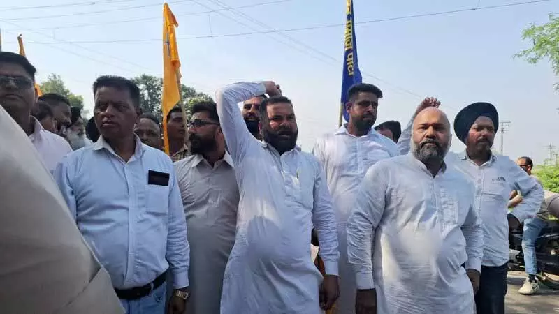 रुरका कलां में ब्लॉक समिति प्रमुख का चुनाव AAP की जीत के बाद हंगामा रुरका कलां में ब्लॉक समिति प्रमुख का चुनाव AAP की जीत के बाद हंगामा