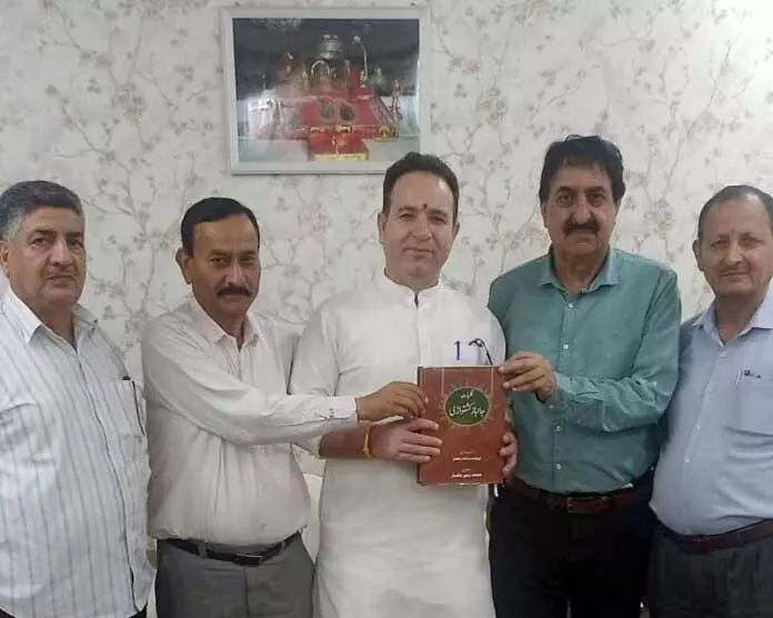 Sunil Sharma ने जम्मू-कश्मीर की साहित्यिक विरासत को संरक्षित करने की ज़रूरत पर ज़ोर दिया Sunil Sharma ने जम्मू-कश्मीर की साहित्यिक विरासत को संरक्षित करने की ज़रूरत पर ज़ोर दिया