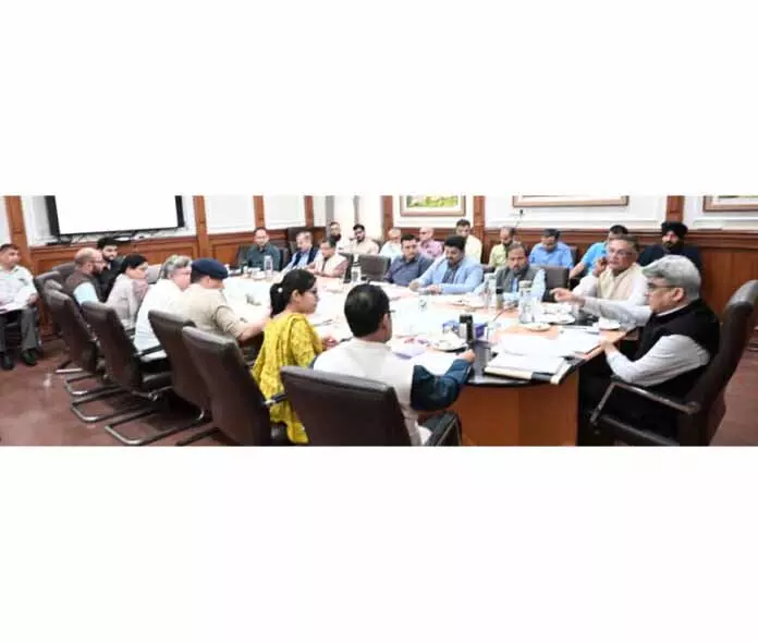 Chief Secretary ने जम्मू-कश्मीर में सड़क सुरक्षा उपायों की समीक्षा की Chief Secretary ने जम्मू-कश्मीर में सड़क सुरक्षा उपायों की समीक्षा की