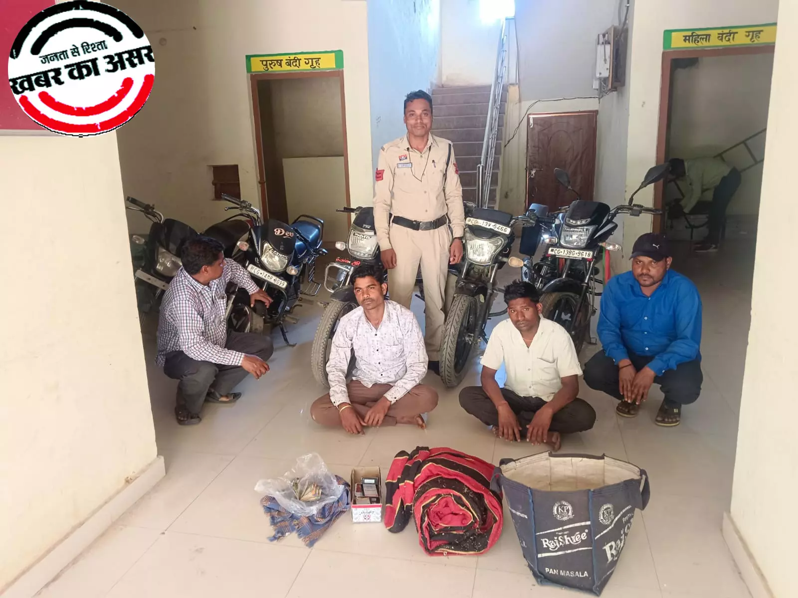 जुआ फड़ पर पुलिस की बड़ी रेड, 4 जुआरी गिरफ्तार जुआ फड़ पर पुलिस की बड़ी रेड, 4 जुआरी गिरफ्तार