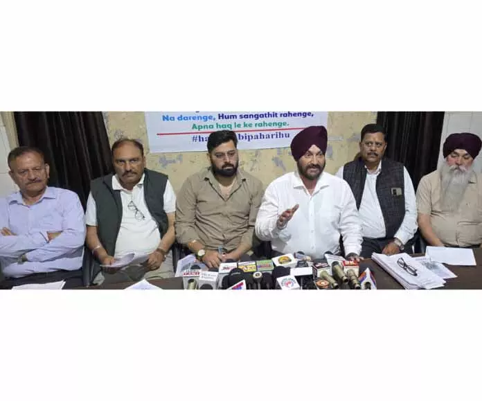 संघर्ष समिति ने PoJK DP परिवारों को ST-2 सर्टिफिकेट जारी न करने का मुद्दा उठाया संघर्ष समिति ने PoJK DP परिवारों को ST-2 सर्टिफिकेट जारी न करने का मुद्दा उठाया