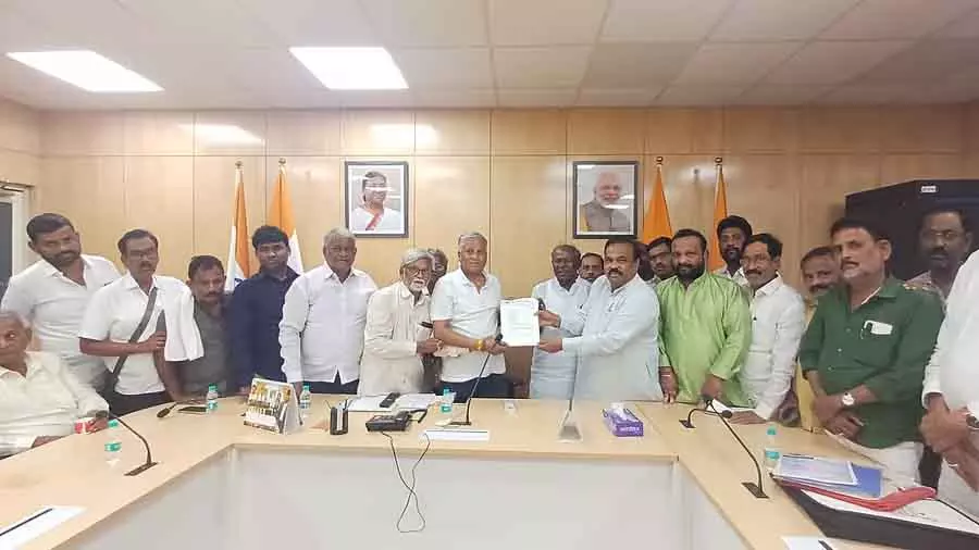 Karnataka : बल्लारी रेल परियोजना को लागू करने की अपील Karnataka : बल्लारी रेल परियोजना को लागू करने की अपील