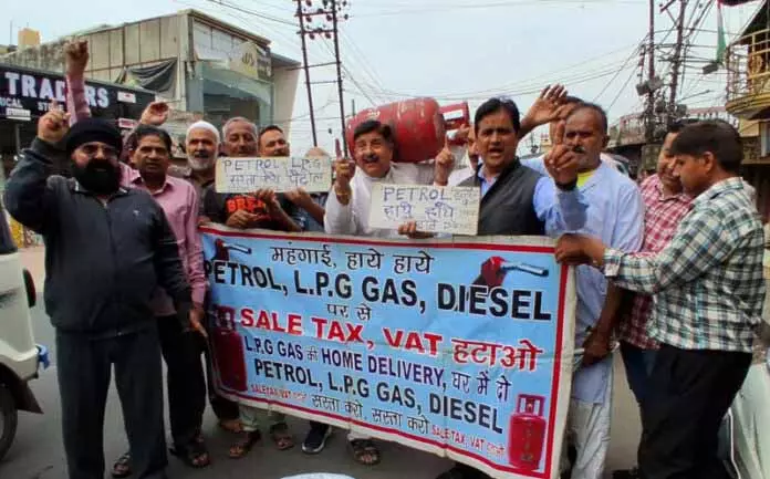MSJK ने घरेलू रसोई गैस की कमी के खिलाफ विरोध प्रदर्शन किया MSJK ने घरेलू रसोई गैस की कमी के खिलाफ विरोध प्रदर्शन किया
