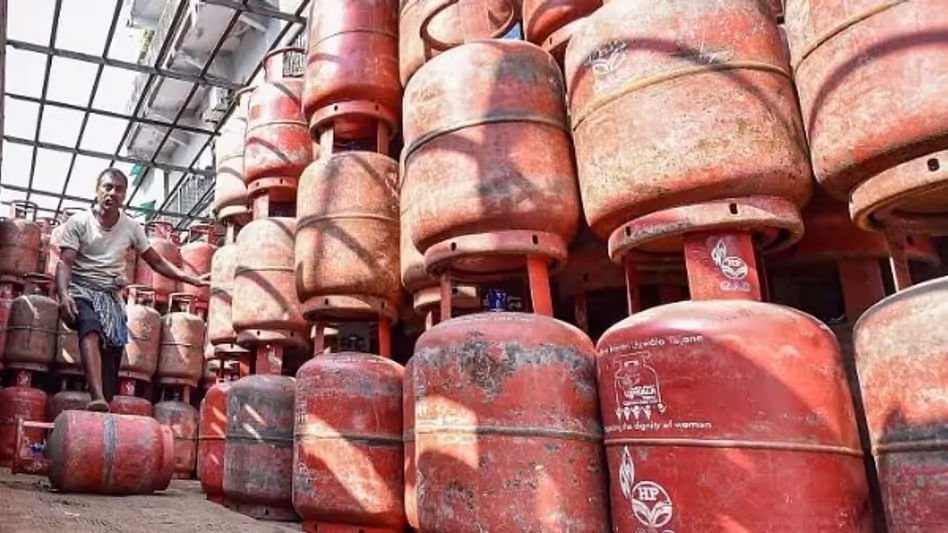 असम पुलिस ने LPG, फ्यूल की कमी की अफवाहों के खिलाफ कानूनी कार्रवाई की चेतावनी दी असम पुलिस ने LPG, फ्यूल की कमी की अफवाहों के खिलाफ कानूनी कार्रवाई की चेतावनी दी