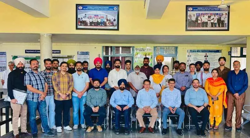 Ludhiana में वेट यूनिवर्सिटी ने साइंटिफिक डेयरी फार्मिंग पर स्किल ट्रेनिंग दी Ludhiana में वेट यूनिवर्सिटी ने साइंटिफिक डेयरी फार्मिंग पर स्किल ट्रेनिंग दी