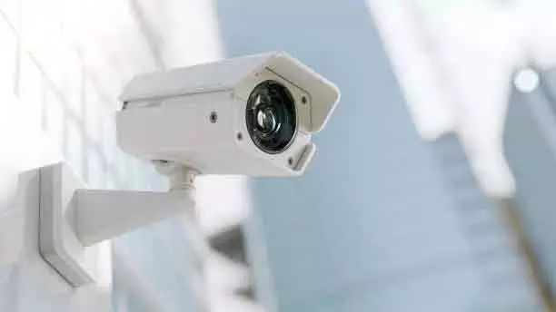 तिरुपति में कचरा फेंकने पर ई-चालान, CCTV से अपराधियों की पहचान तिरुपति में कचरा फेंकने पर ई-चालान, CCTV से अपराधियों की पहचान