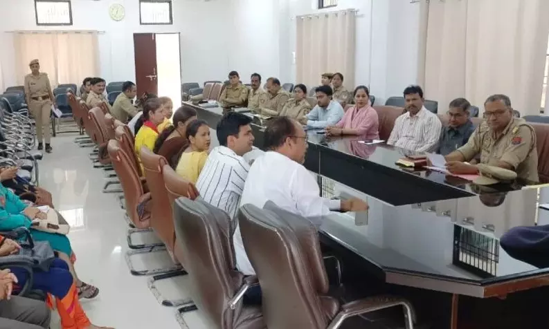 Farrukhabad: मासिक बैठक में उपायों और रणनीतियों पर हुई चर्चा Farrukhabad: मासिक बैठक में उपायों और रणनीतियों पर हुई चर्चा