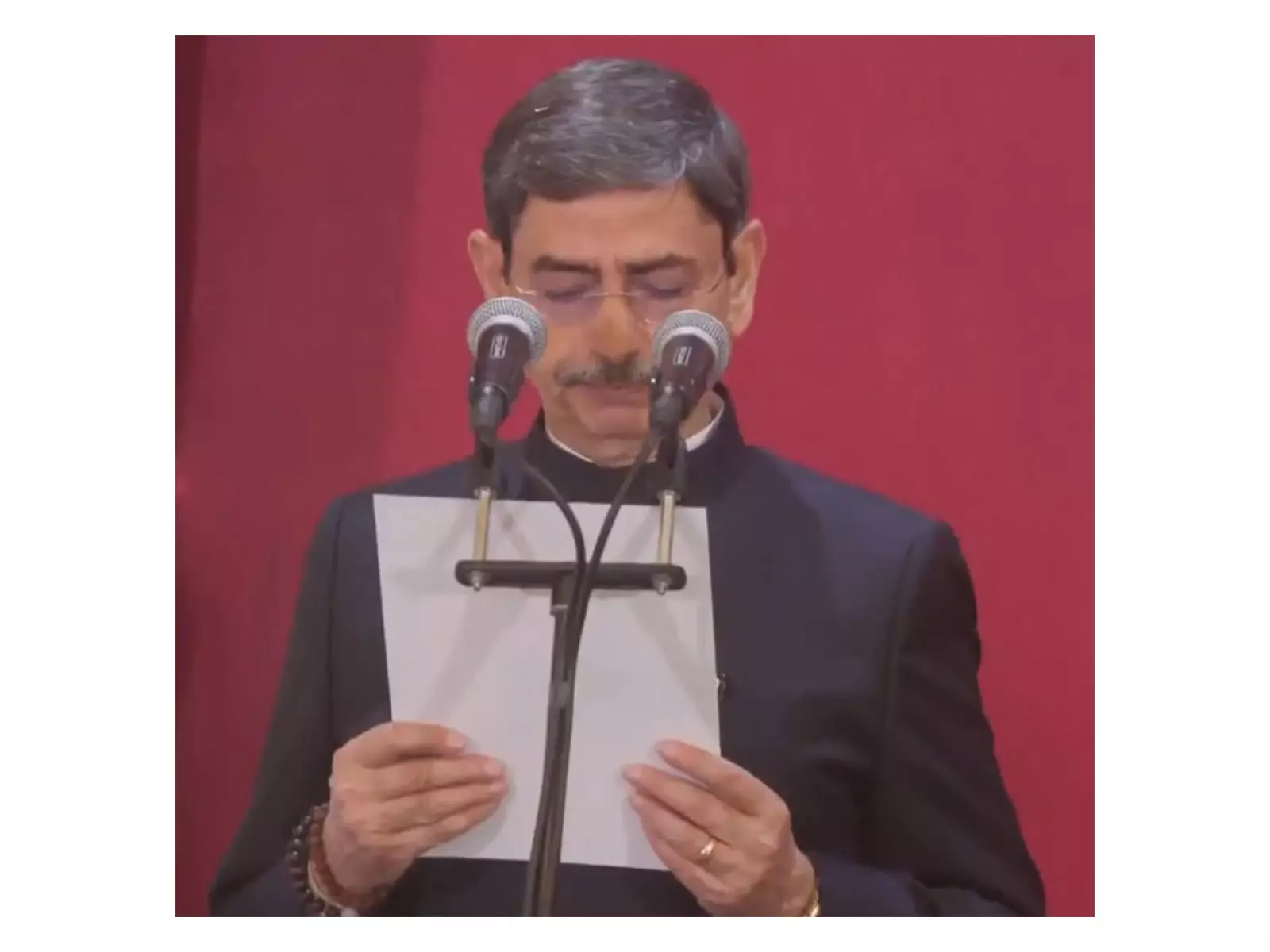 RN Ravi ने पश्चिम बंगाल के राज्यपाल के रूप में शपथ ली RN Ravi ने पश्चिम बंगाल के राज्यपाल के रूप में शपथ ली