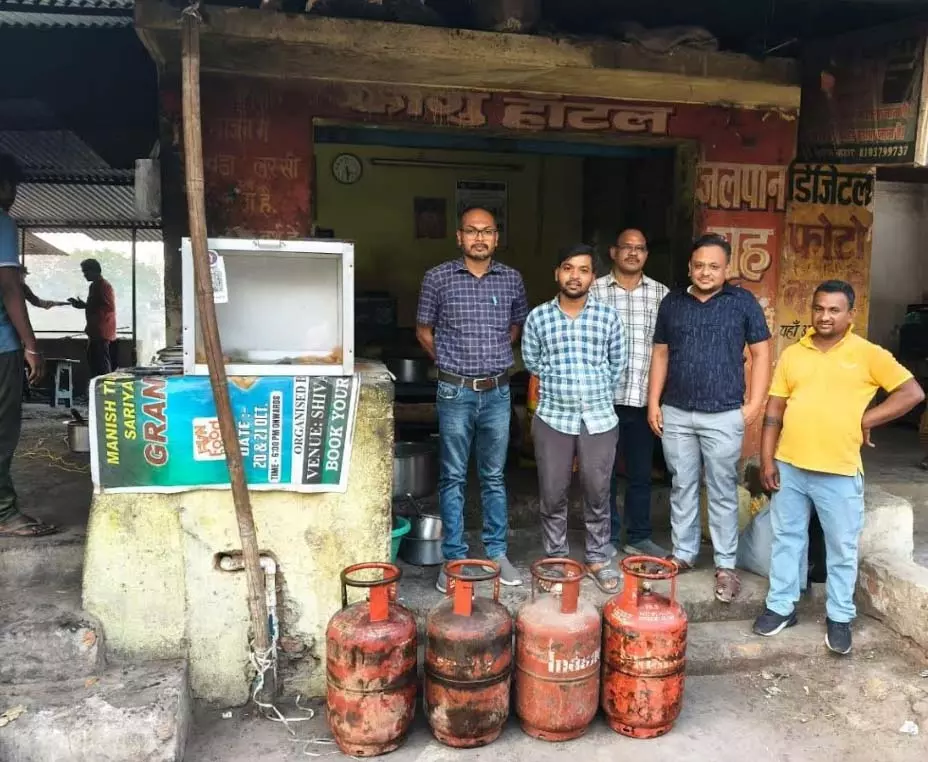 रसोई गैस के दुरुपयोग पर सख्ती, कलेक्टर ने जांच अधिकारी नियुक्त किए रसोई गैस के दुरुपयोग पर सख्ती, कलेक्टर ने जांच अधिकारी नियुक्त किए