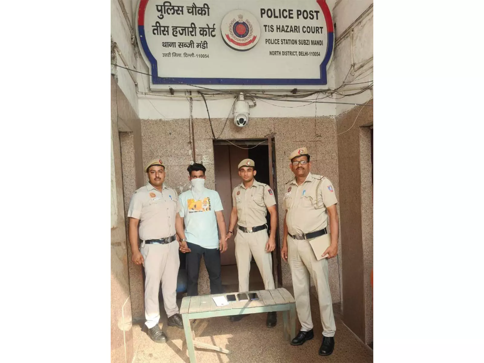 36 घंटे की निगरानी: North Delhi में 40 से ज़्यादा मामलों वाला कुख्यात स्नैचर गिरफ्तार 36 घंटे की निगरानी: North Delhi में 40 से ज़्यादा मामलों वाला कुख्यात स्नैचर गिरफ्तार