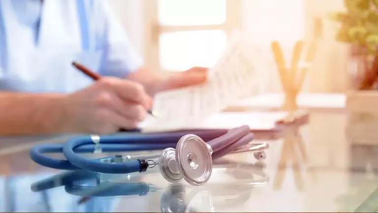 Injection से मौत के बाद इस्लामपुर सब डिस्ट्रिक्ट हॉस्पिटल में तनाव Injection से मौत के बाद इस्लामपुर सब डिस्ट्रिक्ट हॉस्पिटल में तनाव