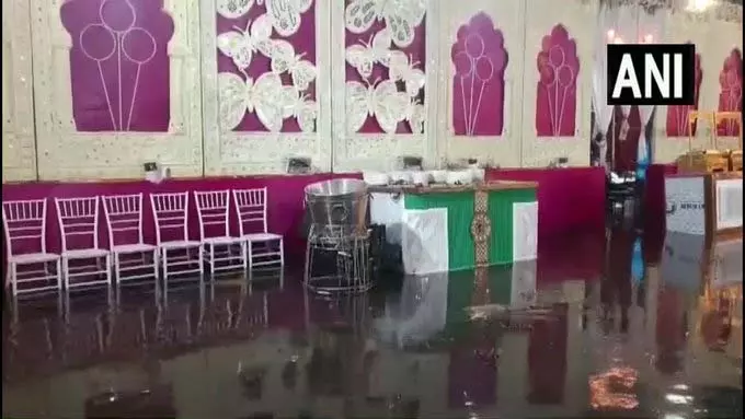 सिलीगुड़ी, दार्जिलिंग: भारी बारिश से शहर के कई हिस्सों में जलभराव सिलीगुड़ी, दार्जिलिंग: भारी बारिश से शहर के कई हिस्सों में जलभराव