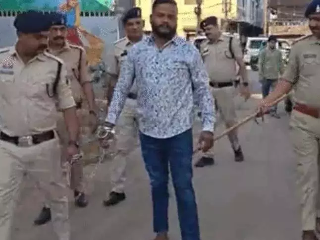 एनकाउंटर में ढेर अमित जोश के जीजा ने की युवती के साथ अश्लील हरकत, गिरफ्तार एनकाउंटर में ढेर अमित जोश के जीजा ने की युवती के साथ अश्लील हरकत, गिरफ्तार