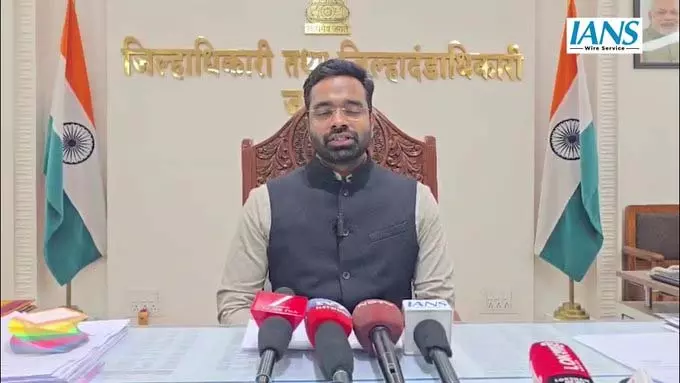 जलगाँव में एलपीजी स्टॉक पूरी तरह उपलब्ध, जिलाधिकारी ने अफवाहों को बताया निराधार जलगाँव में एलपीजी स्टॉक पूरी तरह उपलब्ध, जिलाधिकारी ने अफवाहों को बताया निराधार