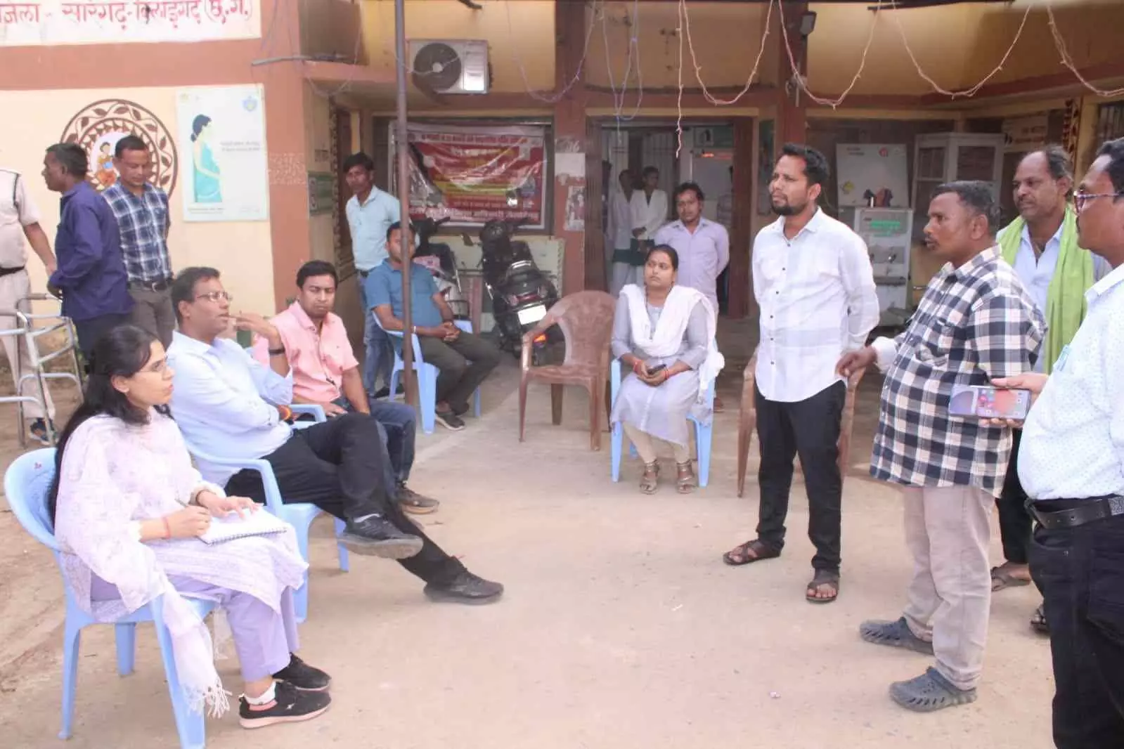 कलेक्टर ने परखा जल जीवन मिशन, पीएम आवास और स्वास्थ्य सेवाओं की जमीनी हकीकत कलेक्टर ने परखा जल जीवन मिशन, पीएम आवास और स्वास्थ्य सेवाओं की जमीनी हकीकत