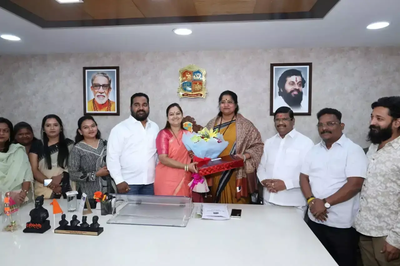 Mumbai: शिवसेना सांसद ने टीएमसी की कार्यप्रणाली का अवलोकन किया Mumbai: शिवसेना सांसद ने टीएमसी की कार्यप्रणाली का अवलोकन किया