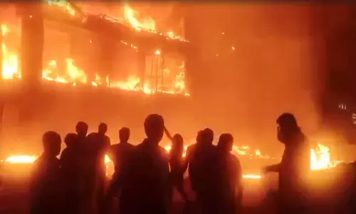 Massive Fire in Chandranagar: फर्नीचर-इलेक्ट्रॉनिक्स शोरूम वाली पांच मंजिला इमारत में लगी आग
