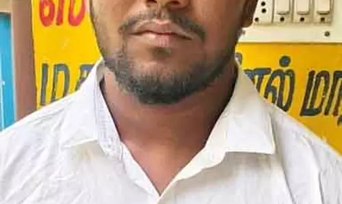 करूर में PMK नेता के बेटे की हत्या - दो युवक गिरफ्तार करूर में PMK नेता के बेटे की हत्या - दो युवक गिरफ्तार