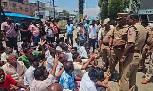 छात्र पर यौन हमला: National Highway पर 9 घंटे का चक्का जाम छात्र पर यौन हमला: National Highway पर 9 घंटे का चक्का जाम