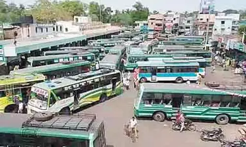 Fuel Shortage : सरकारी बस सेवाओं पर कोई असर नहीं - परिवहन विभाग की जानकारी Fuel Shortage : सरकारी बस सेवाओं पर कोई असर नहीं - परिवहन विभाग की जानकारी