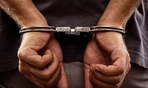 Mumbai : 1994 में BEST बस ड्राइवर पर हमला करने के आरोप में 32 साल बाद ऑटो रिक्शा ड्राइवर गिरफ्तार Mumbai : 1994 में BEST बस ड्राइवर पर हमला करने के आरोप में 32 साल बाद ऑटो रिक्शा ड्राइवर गिरफ्तार