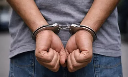 सिम बेचने वाला एजेंट गिरफ्तार, ऑनलाइन धोखाधड़ी नेटवर्क का भंडाफोड़ सिम बेचने वाला एजेंट गिरफ्तार, ऑनलाइन धोखाधड़ी नेटवर्क का भंडाफोड़