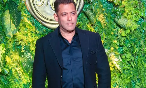 Barjatya की शादी की पार्टी में ‘हम आपके हैं कौन’ रीयूनियन, सलमान खान का डैशिंग अंदाज़
