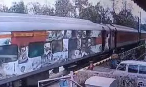 Shahjahanpur: ट्रेन हादसे में शाहजहांपुर के लेखपाल की मौत Shahjahanpur: ट्रेन हादसे में शाहजहांपुर के लेखपाल की मौत