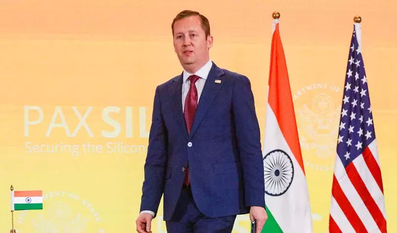 US और भारत ज़रूरी मिनरल्स समझौते को आखिरी रूप देने के करीब: Ambassador Sergio Gor US और भारत ज़रूरी मिनरल्स समझौते को आखिरी रूप देने के करीब: Ambassador Sergio Gor